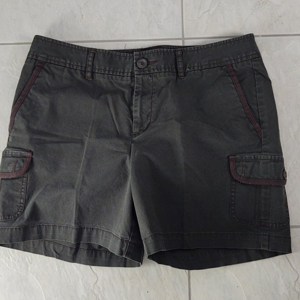 Dockers army green 6 pocket stretch shorts
